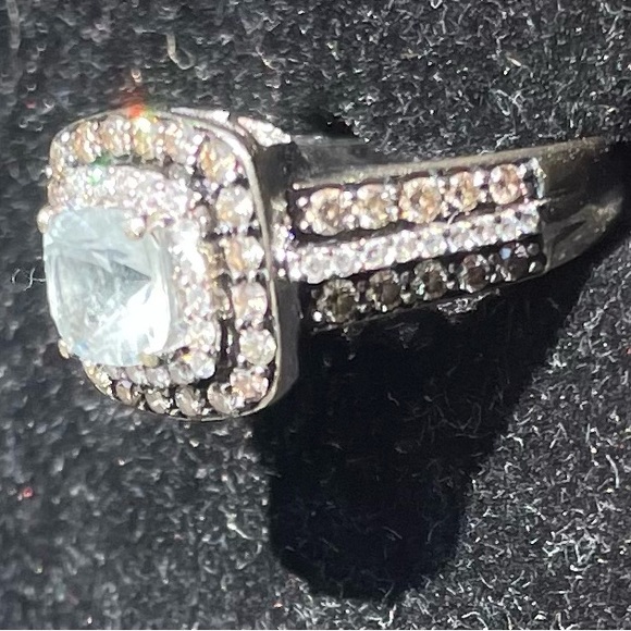 Ok all my chocolate, diamond lovers! Take a look at this beautiful Le’Veon ring! - Picture 7 of 14